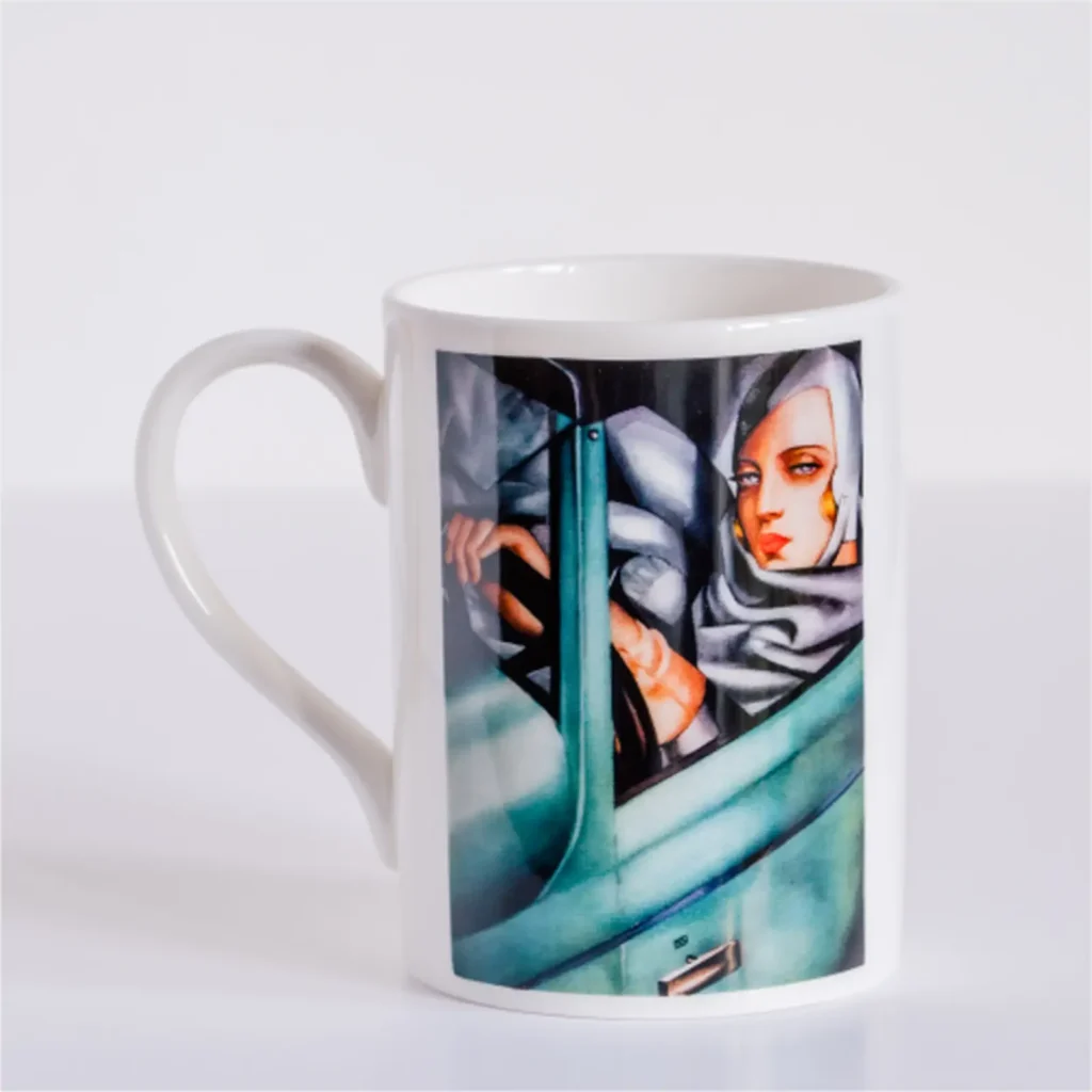 art-everywhere-kubek-autoportret-w-zielonym-bugatti-tamara-de-lempicka-porcelana-cmielow-02